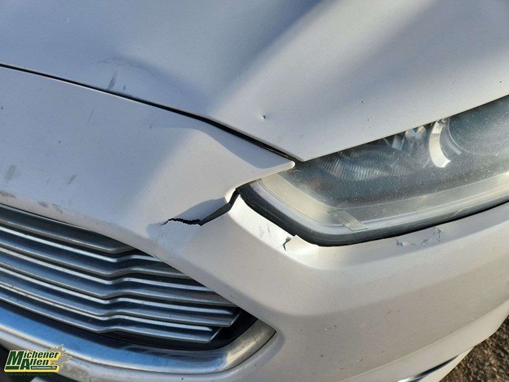 2014-ford-fusion-hybrid-se-auto-sedan-image-32