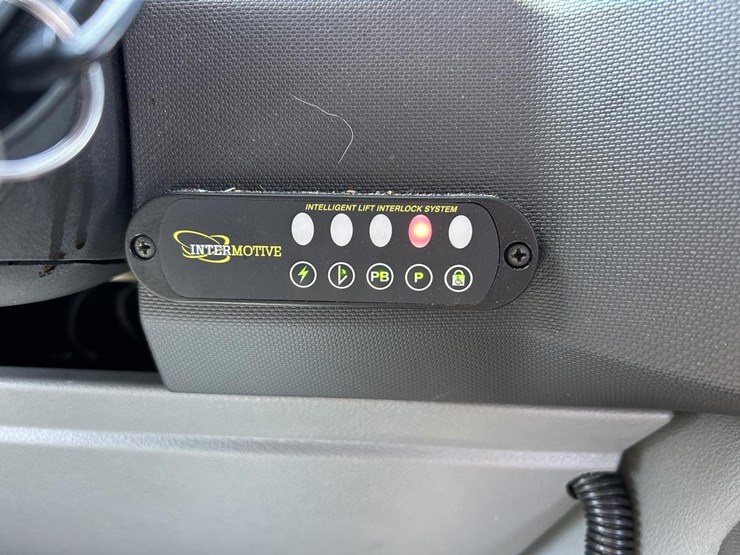 2013-ford-e350-image-27