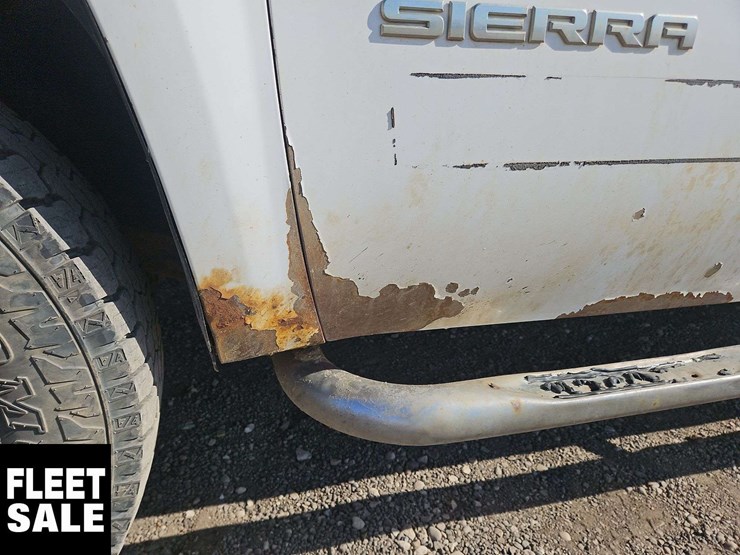 2011-gmc-sierra-1500-image-43