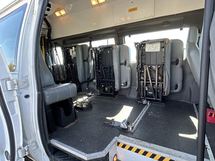 2013-ford-e350-image-11