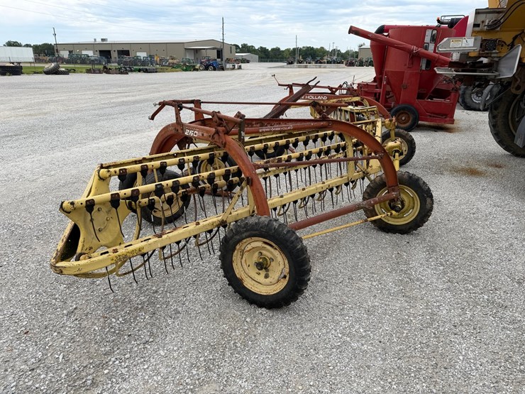 new-holland-260-image-10
