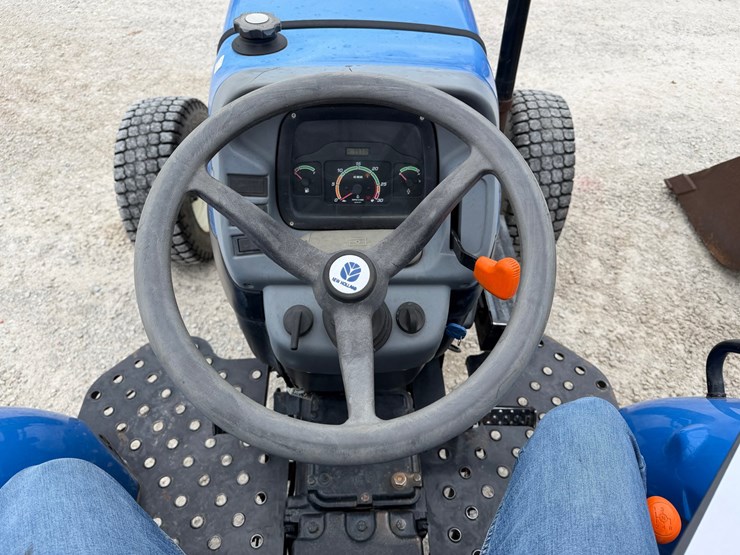 2014-new-holland-workmaster-65-image-7