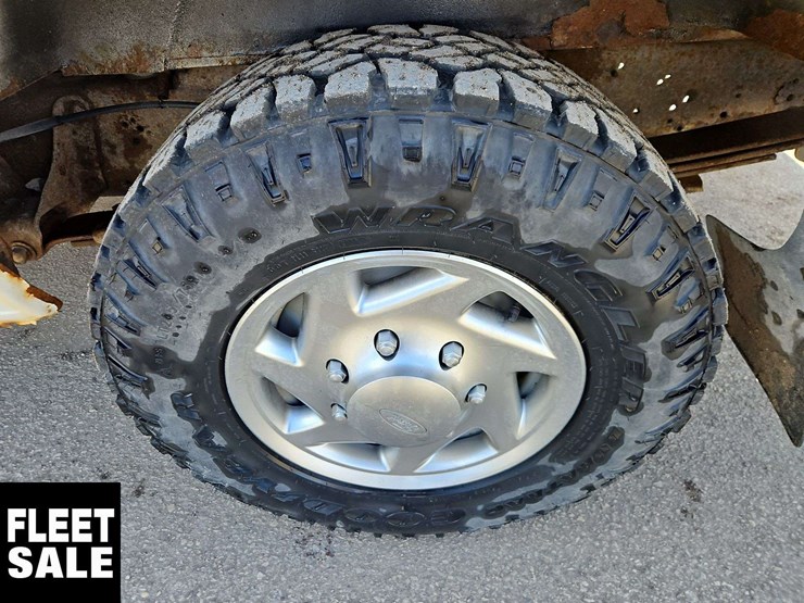 2010-ford-cargo-image-11