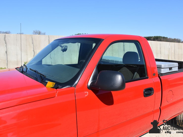 2004-chevrolet-silverado-1500-image-11