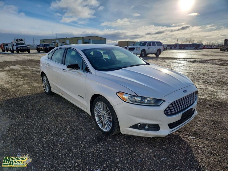 2014-ford-fusion-hybrid-se-auto-sedan-image-2
