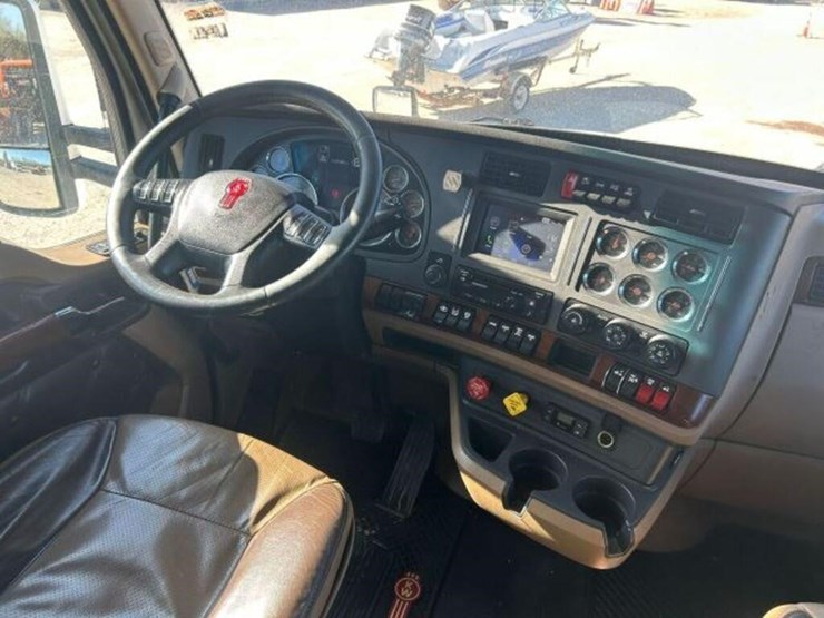 2020-kenworth-t680-image-18