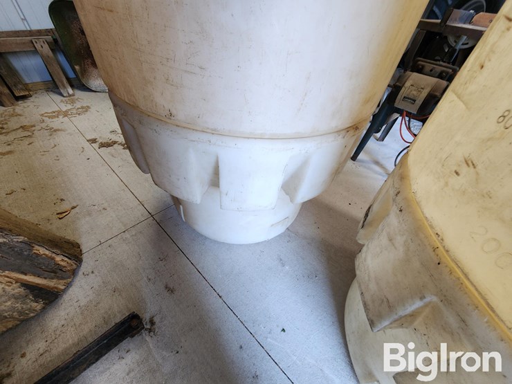 300-gal-stand-up-poly-tanks-image-12