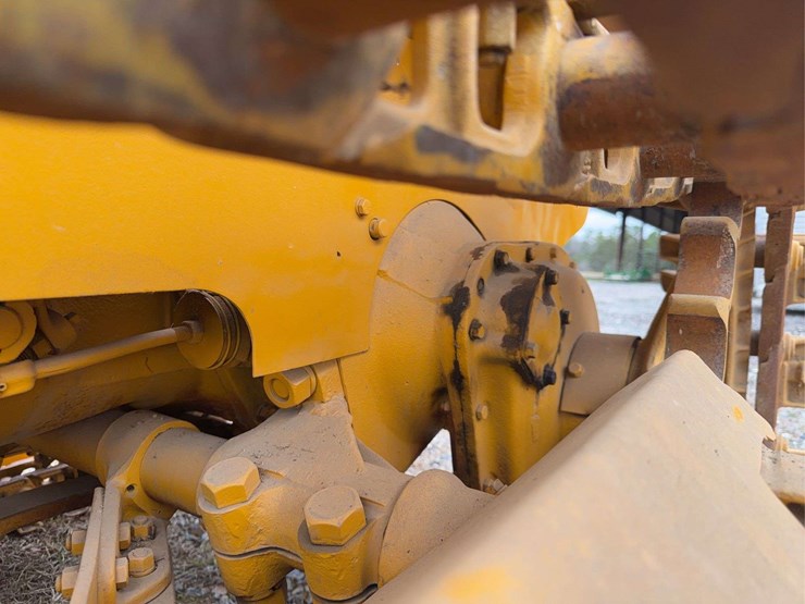 caterpillar-twenty-two-image-14