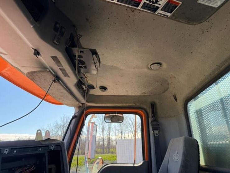 2016-mack-granite-gu813-image-14