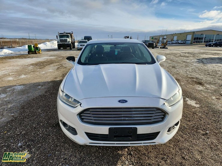 2014-ford-fusion-hybrid-se-auto-sedan-image-9