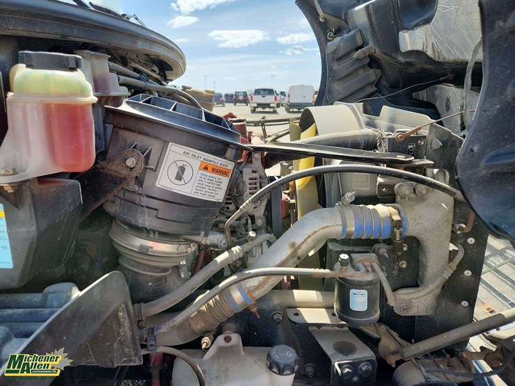 2019-freightliner-m2-106-image-23