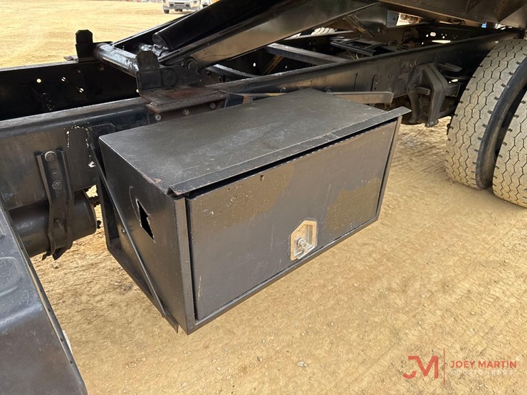 2007-freightliner-business-class-m2-s/a-dump-truck-image-7