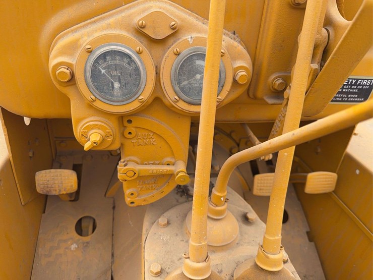 caterpillar-twenty-two-image-34