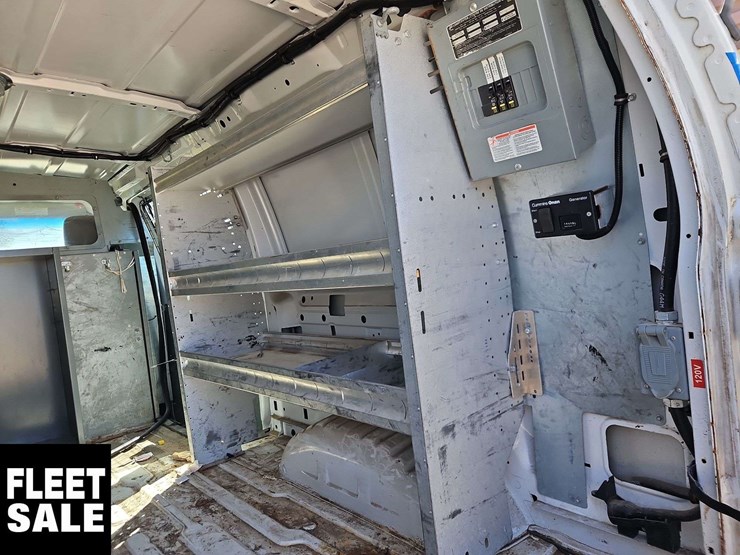 2010-ford-cargo-image-14