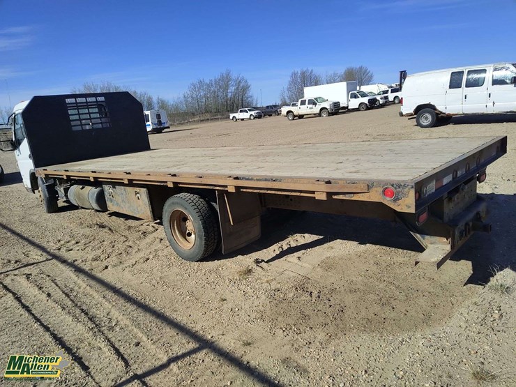 2015-mitsubishi-fuso-fe180-image-2