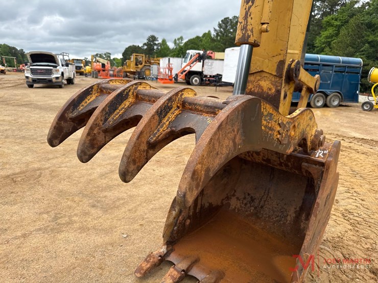 2006-caterpillar-320cl-image-11