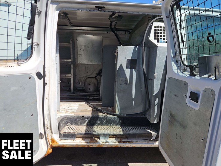 2010-ford-cargo-image-15
