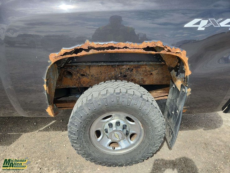 2010-chevrolet-silverado-2500hd-ls-image-36