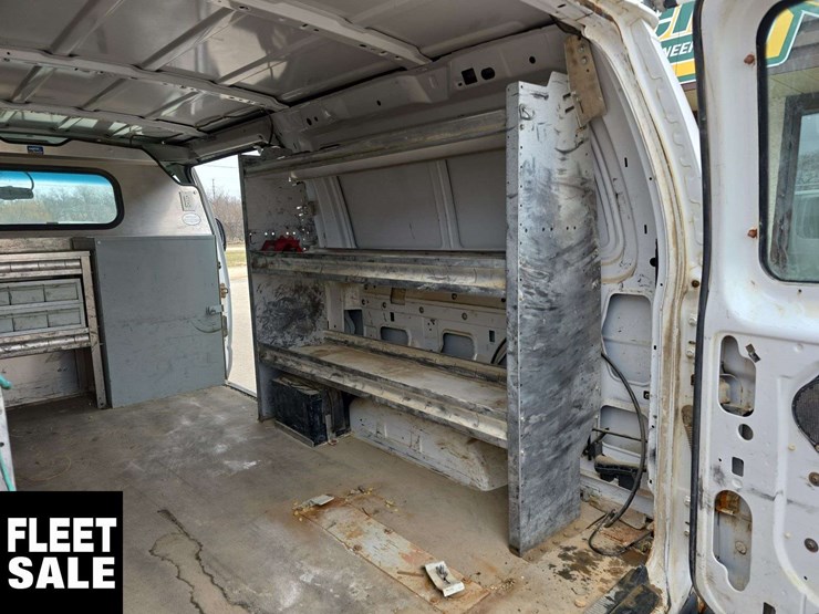 2011-ford-cargo-image-25