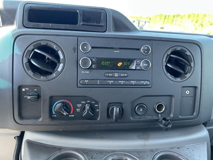 2013-ford-e350-image-22