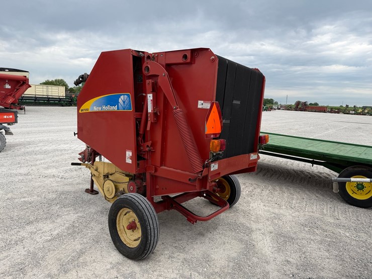 new-holland-br7050-image-5