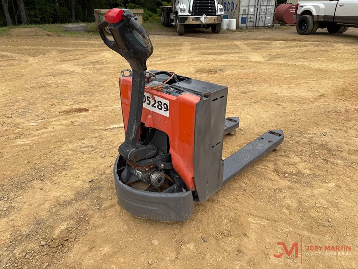electric-pallet-jack-image-2