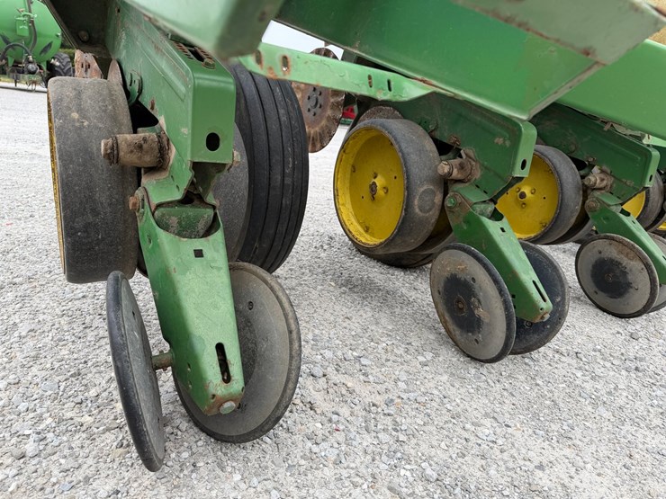 john-deere-7000-image-10