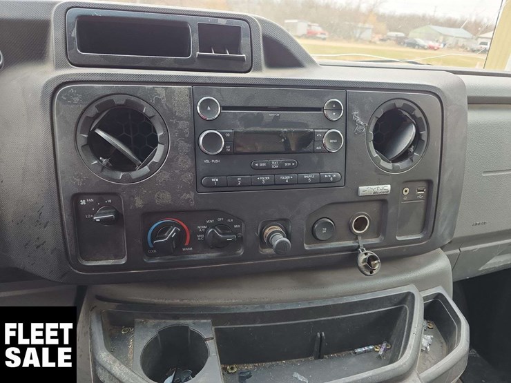 2011-ford-cargo-image-21