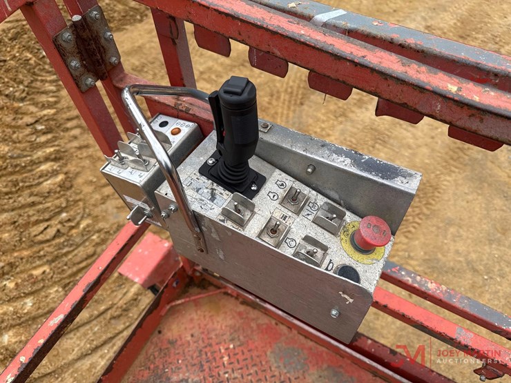 skyjack-sj6826rt-rough-terrain-scissor-lift-image-15