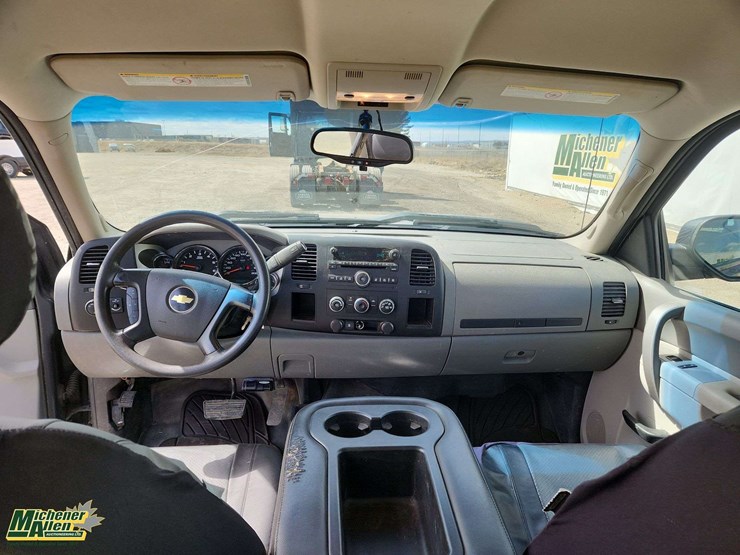 2010-chevrolet-silverado-2500hd-ls-image-14