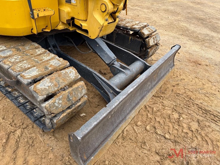 2015-komatsu-pc88mr-10-mini-excavator-image-8