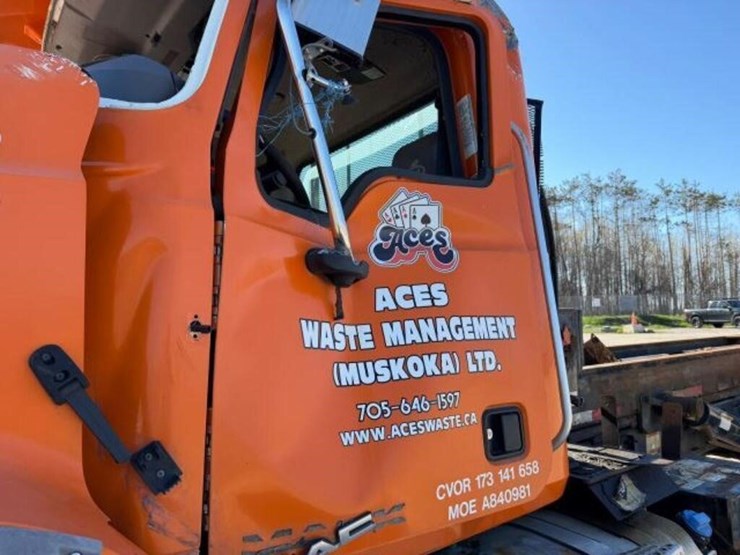 2016-mack-granite-gu813-image-61