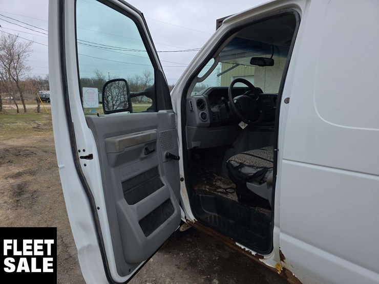 2011-ford-cargo-image-16