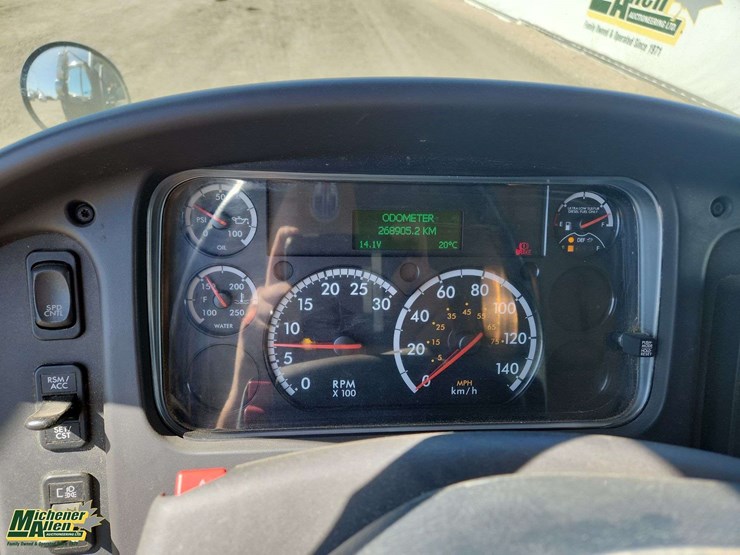 2019-freightliner-m2-106-image-32
