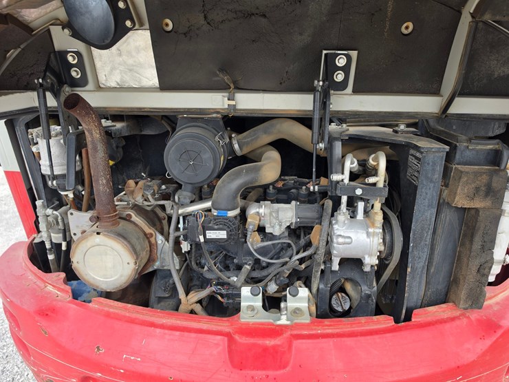 2021-takeuchi-tb240-image-17