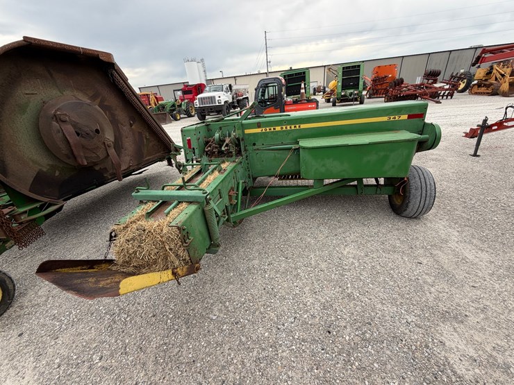 john-deere-347-image-5