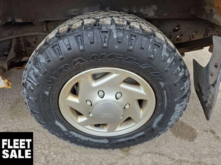 2011-ford-cargo-image-15