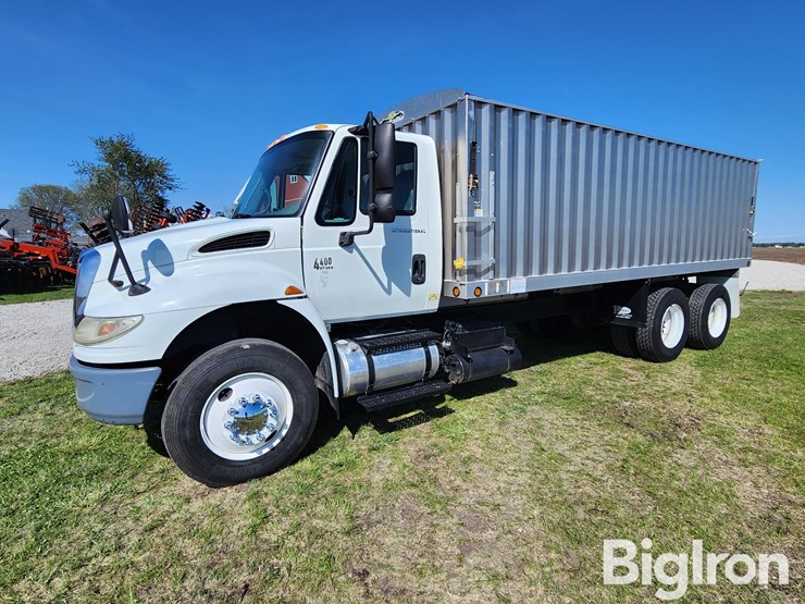 2005-international-durastar-4400-image-1