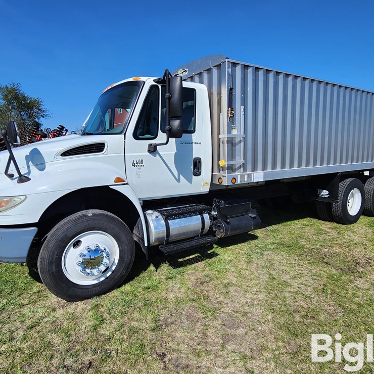 2005 INTERNATIONAL DURASTAR 4400