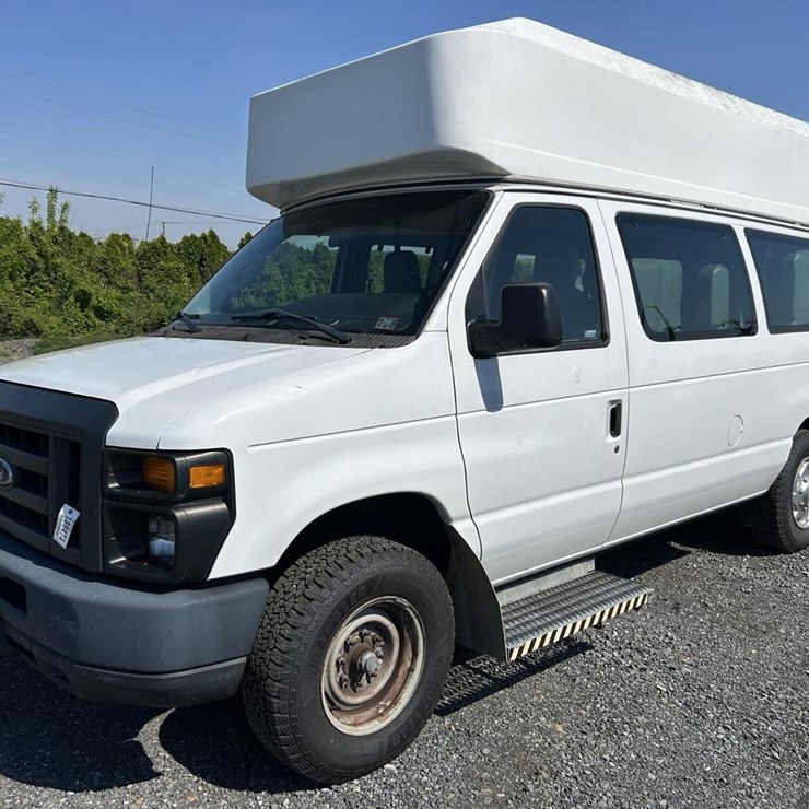 2013 FORD E350