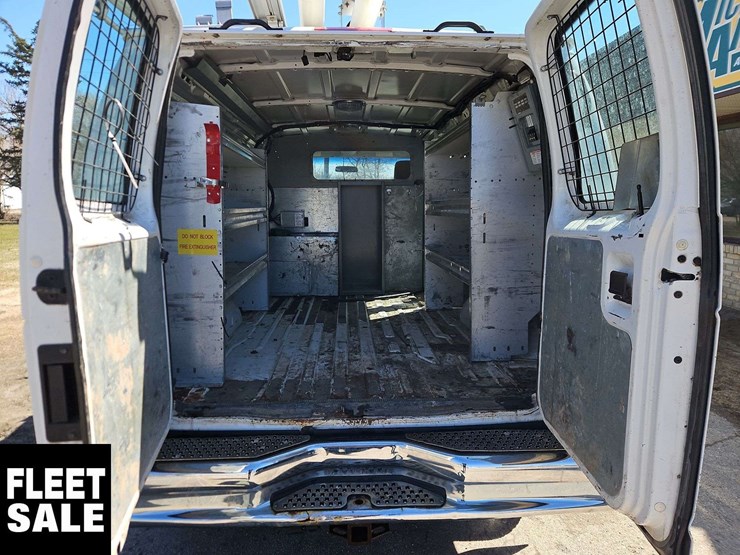 2010-ford-cargo-image-12