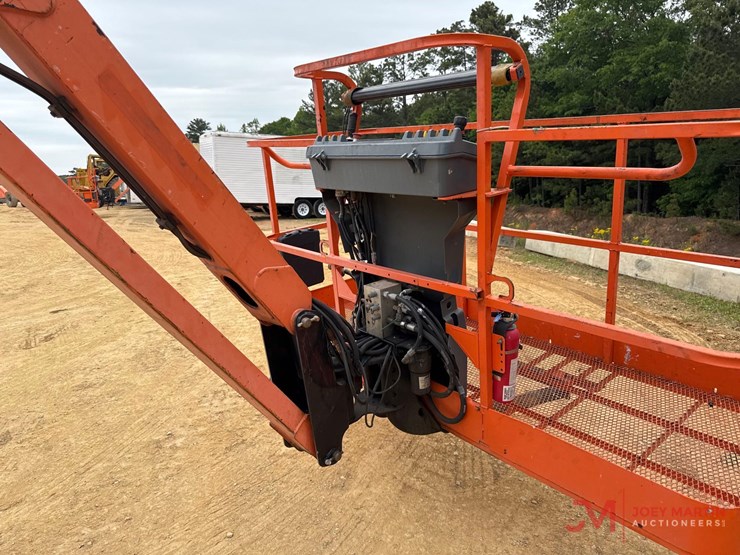 2016-jlg-1250ajp-image-14