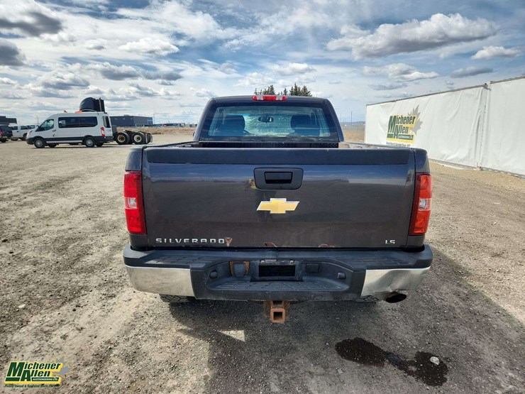 2010-chevrolet-silverado-2500hd-ls-image-26