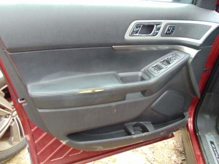 2015-ford-explorer-image-3