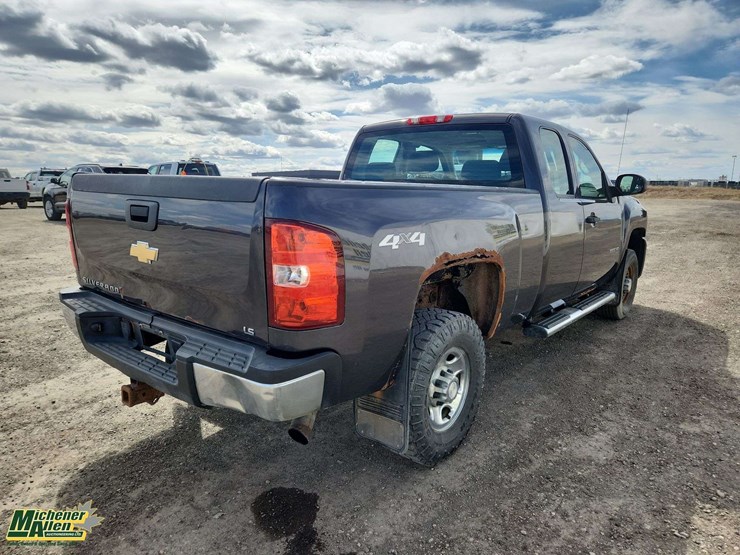 2010-chevrolet-silverado-2500hd-ls-image-4