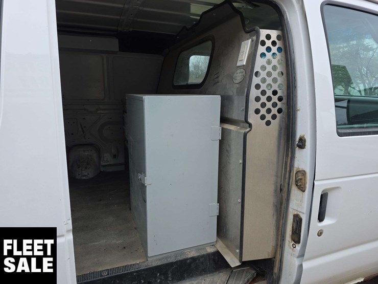2011-ford-cargo-image-27