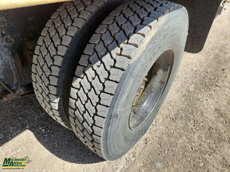 2019-freightliner-m2-106-image-25