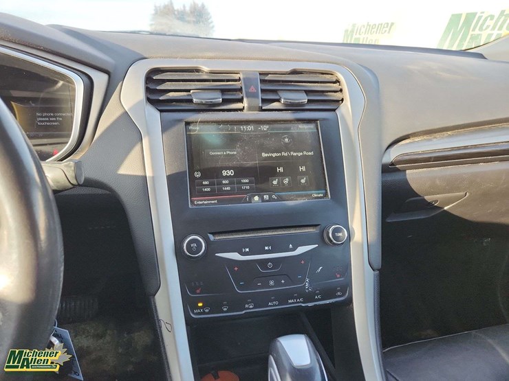 2014-ford-fusion-hybrid-se-auto-sedan-image-24