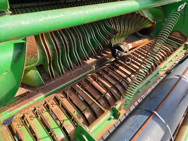 2019-john-deere-560m-image-12