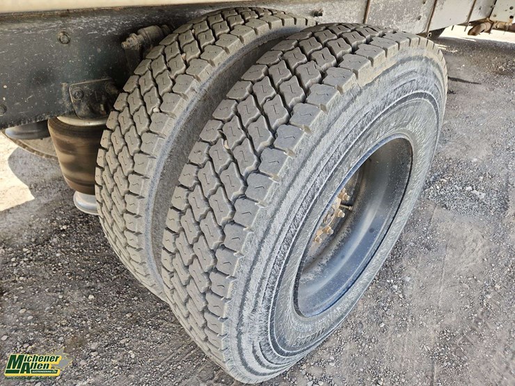 2019-freightliner-m2-106-image-26